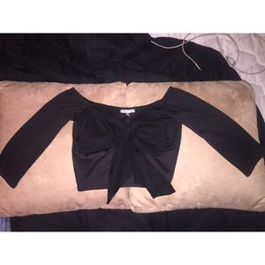 Black crop top with bow on the front 🎀